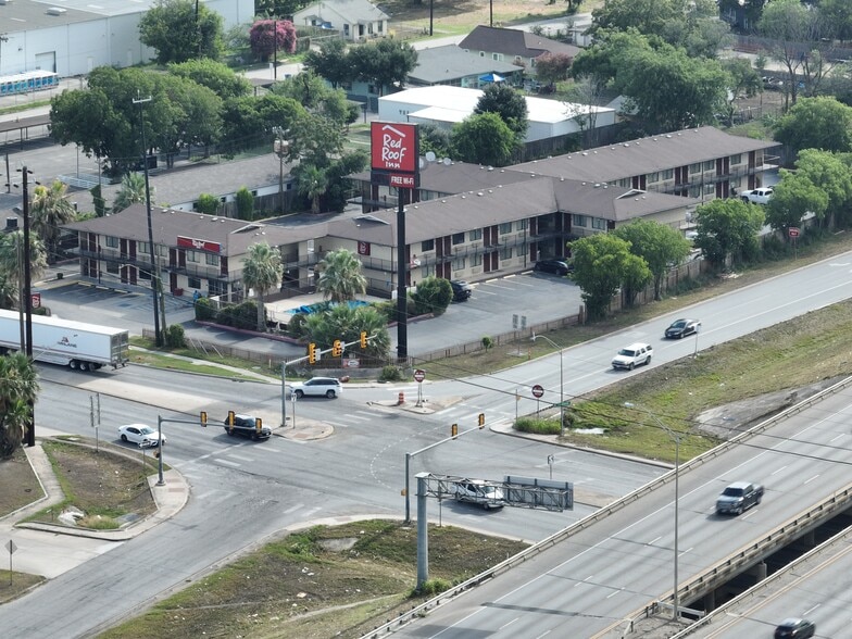 138 W White, San Antonio, TX à vendre - Photo de l’immeuble – Image 2 sur 25