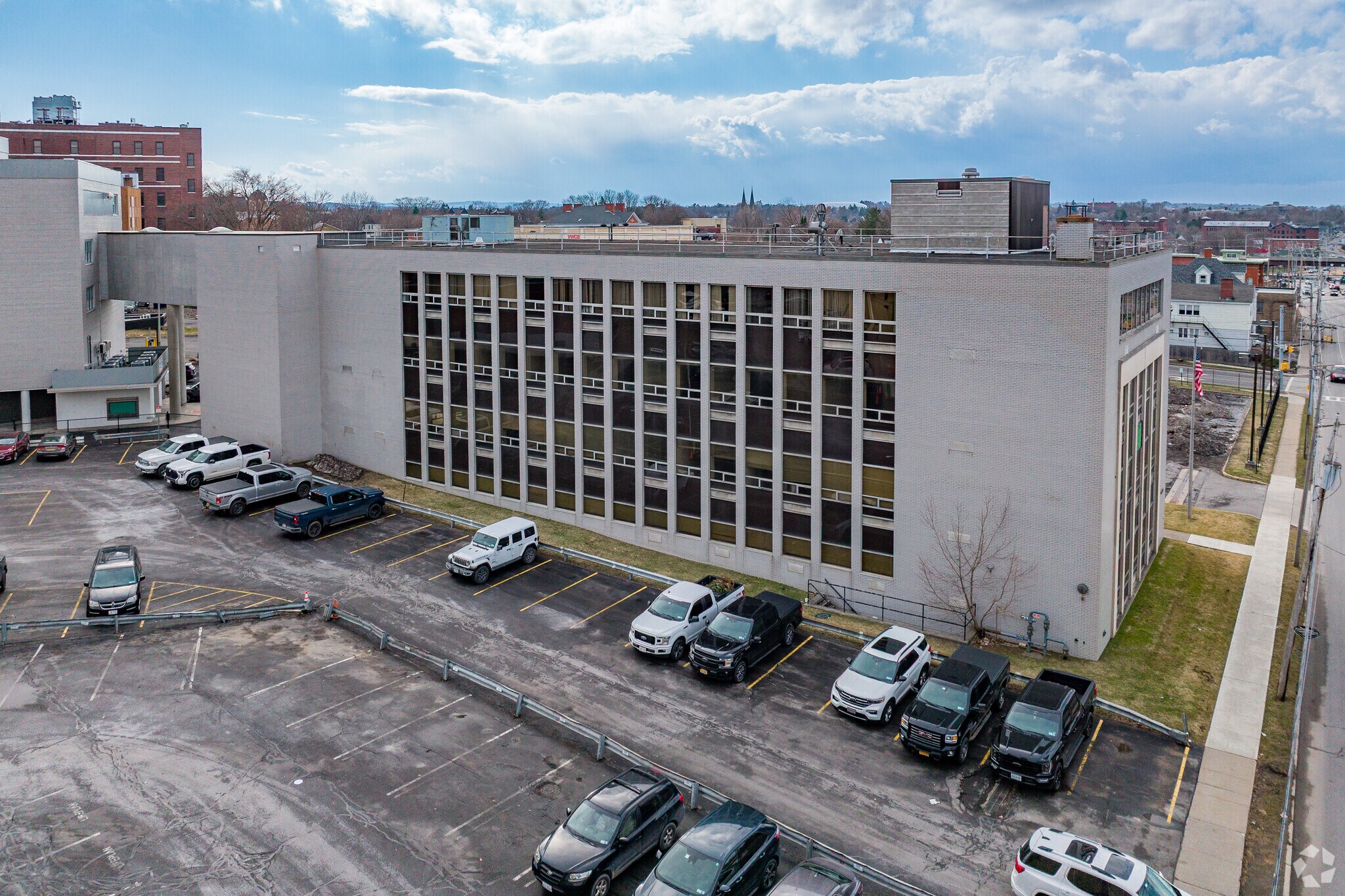 315-317 Court St, Utica, NY à louer Photo principale– Image 1 sur 6