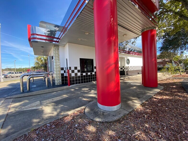 4200 Barrancas Ave, Pensacola, FL à louer - Photo de l’immeuble – Image 3 sur 10