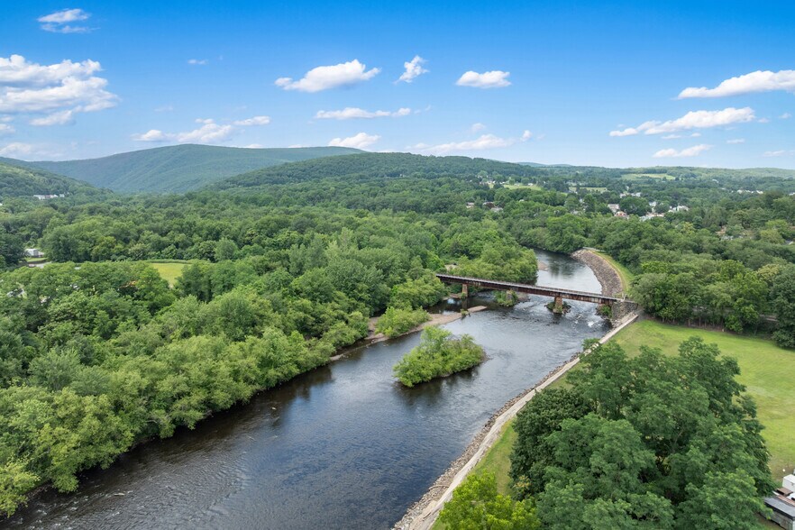 500 Bridge St, Weissport, PA à vendre - Photo de l’immeuble – Image 2 sur 135