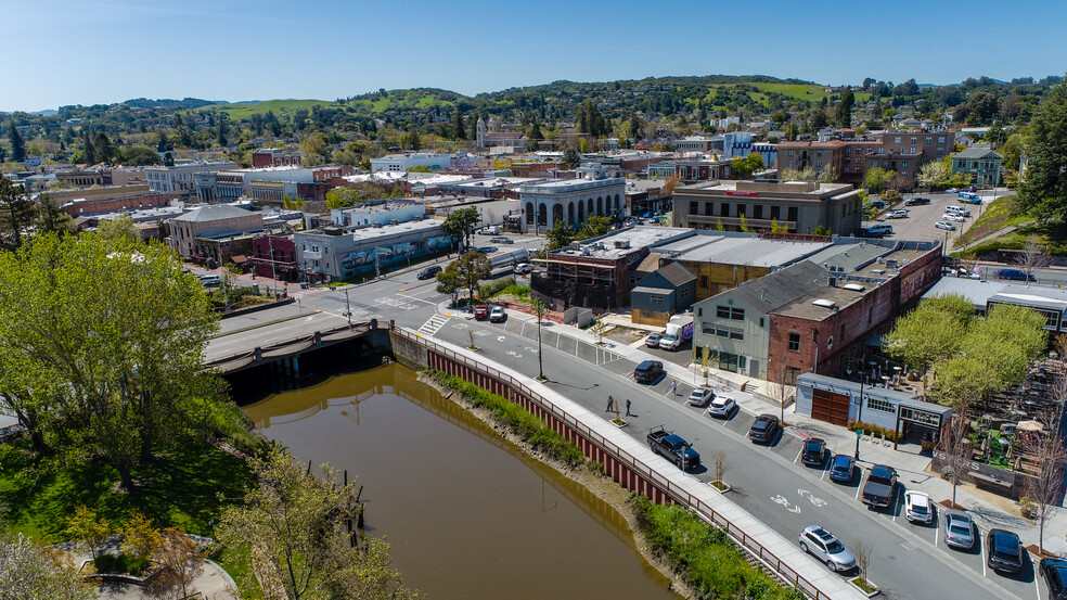226-228 Petaluma Blvd N, Petaluma, CA à louer - Photo de l’immeuble – Image 1 sur 8