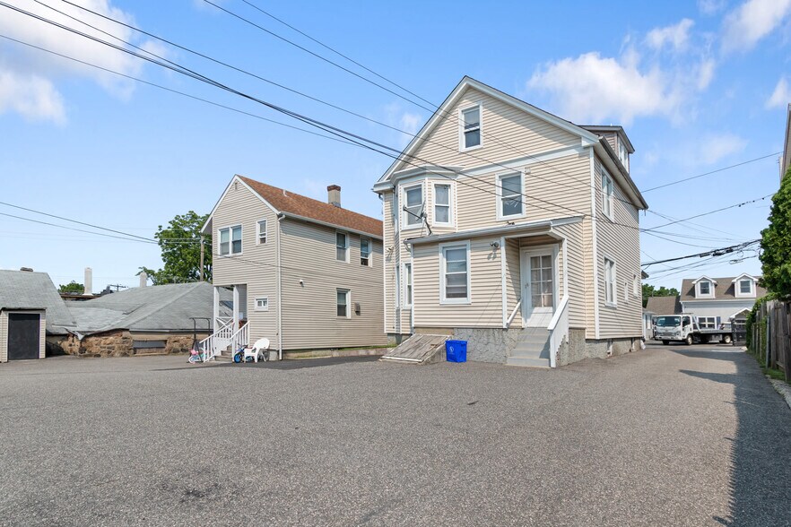 8 Chadwick St, Glen Cove, NY à vendre - Photo de l’immeuble – Image 3 sur 13