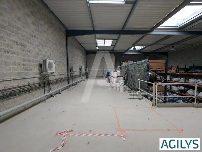 Plus de détails pour 1 Rue Guynemer, Magny-les-Hameaux - Industriel/Logistique à louer