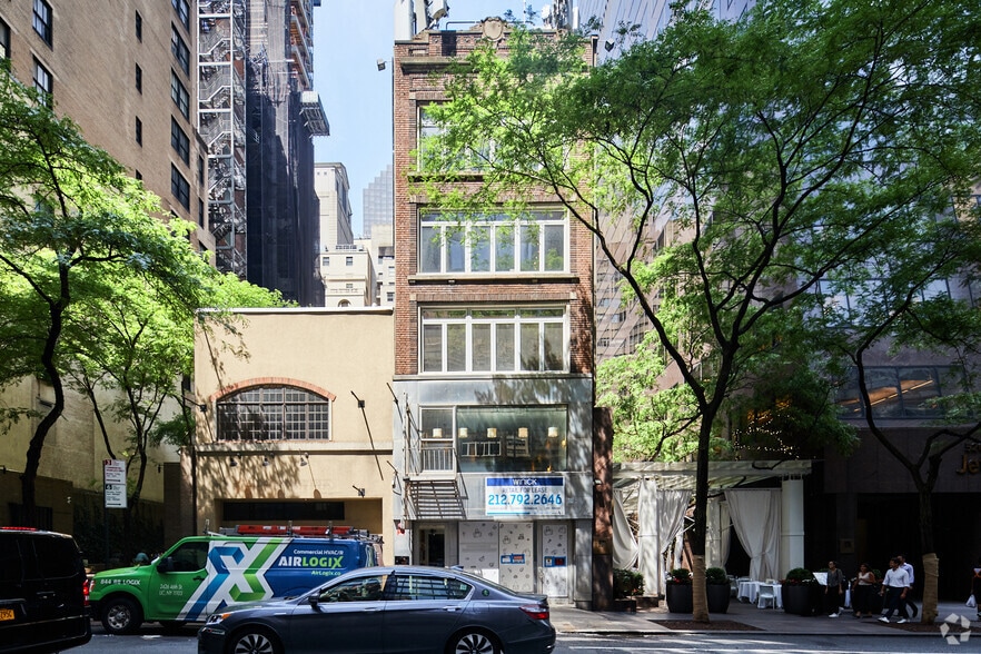 9 E 53rd St, New York, NY à louer - Photo principale – Image 1 sur 4
