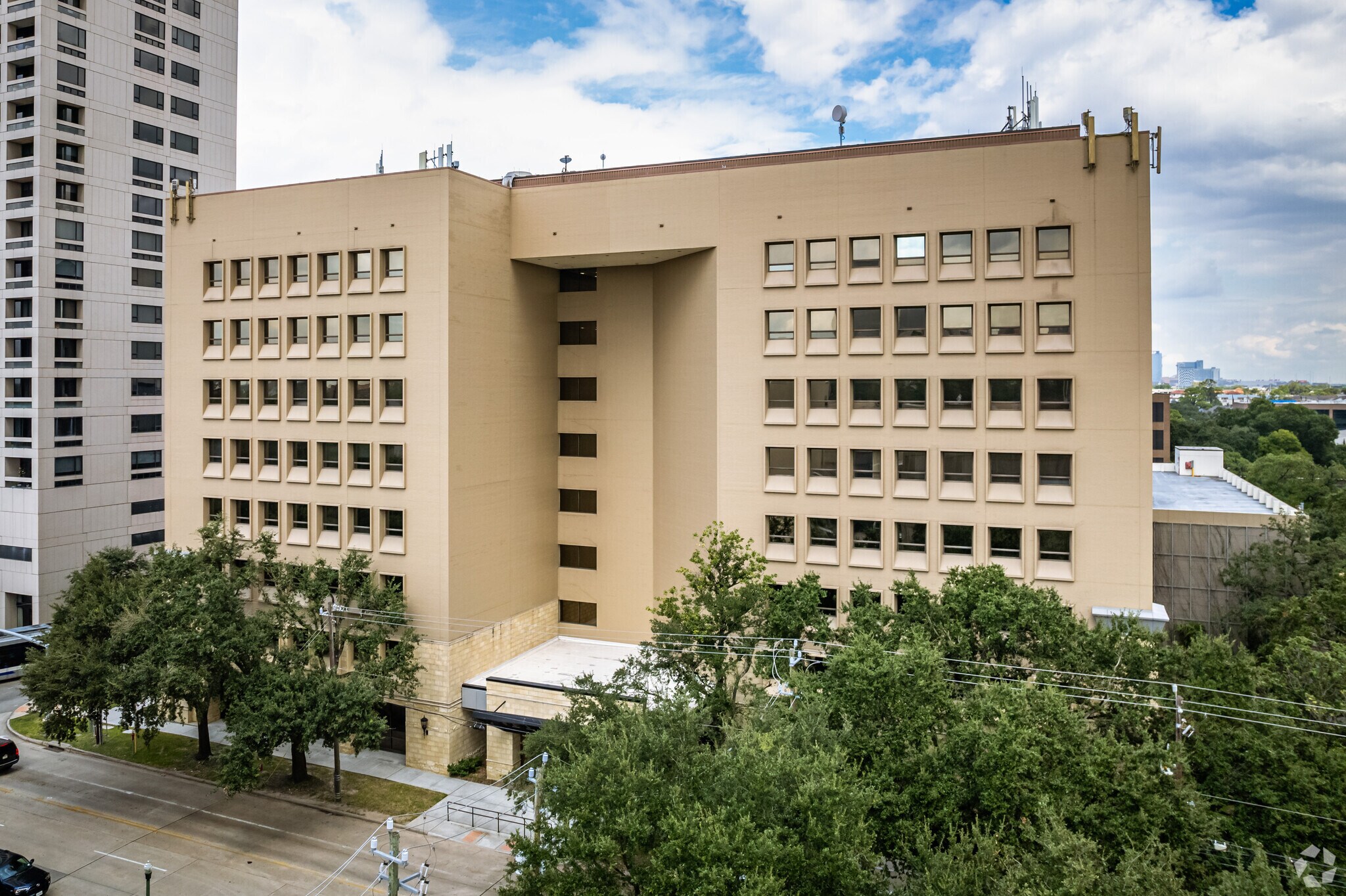 1213 Hermann Dr, Houston, TX à louer Photo principale– Image 1 sur 9