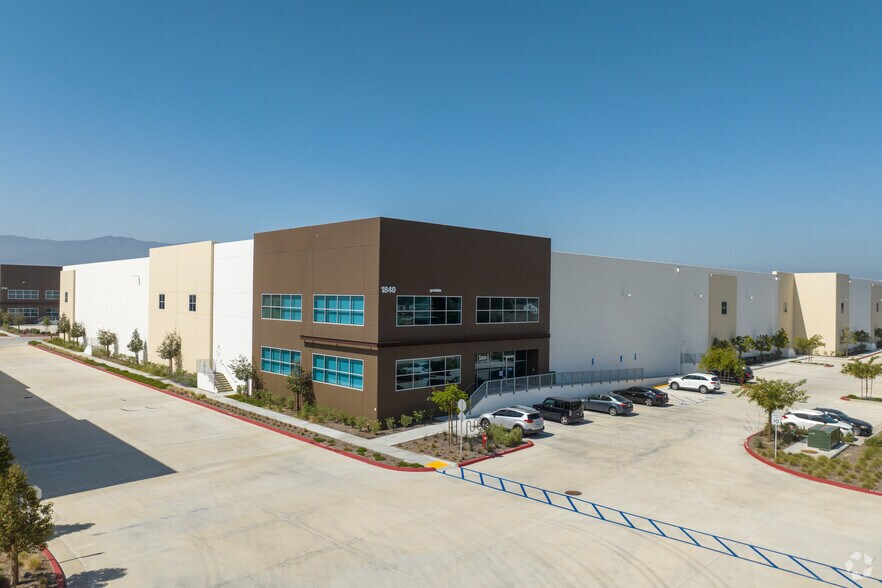 1840 Mountain Ave, Norco, CA à louer - Photo de l’immeuble – Image 3 sur 5