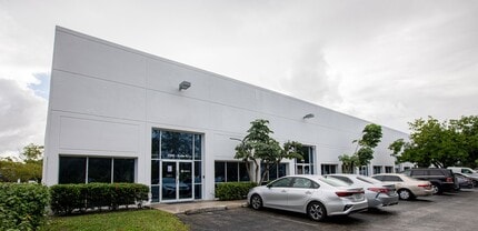 3555-3569 NW 53rd Ct, Fort Lauderdale, FL à louer Photo de l’immeuble– Image 1 sur 1