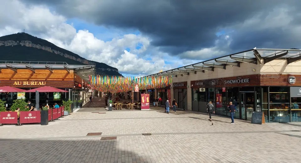 Place De La Capelle, Millau à louer Photo de l’immeuble– Image 1 sur 3
