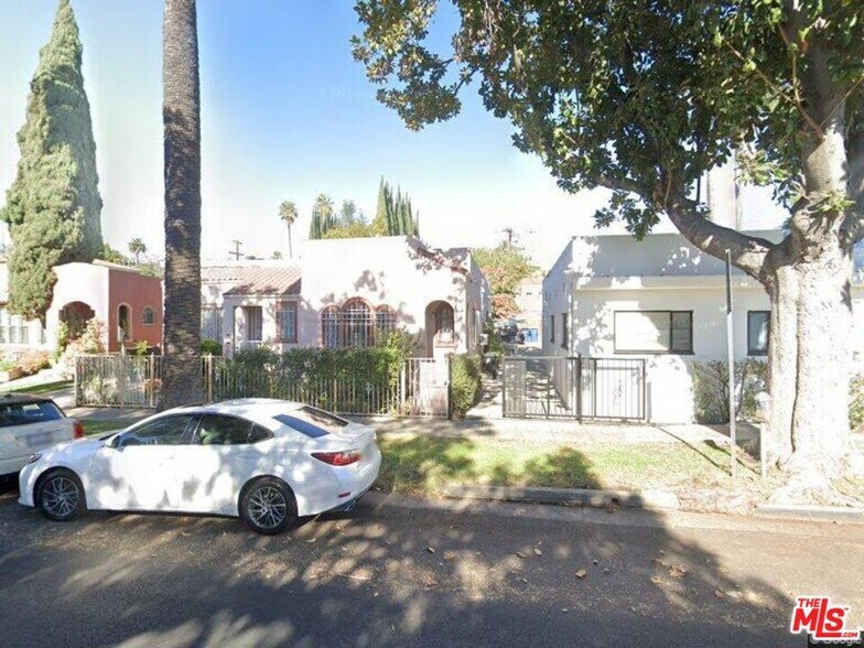 GOLDEN OPPORTUNITY IN PRIME LOS FELIZ portefeuille de 2 biens à vendre sur LoopNet.fr - Photo de l’immeuble – Image 3 sur 4