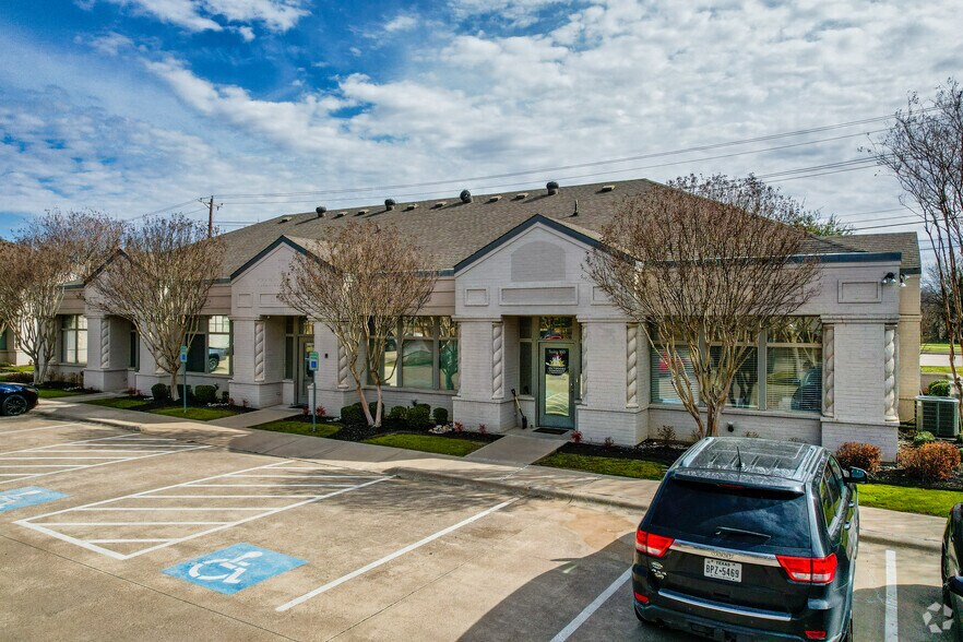 420 N Carroll Ave, Southlake, TX à vendre - Photo de l’immeuble – Image 2 sur 4