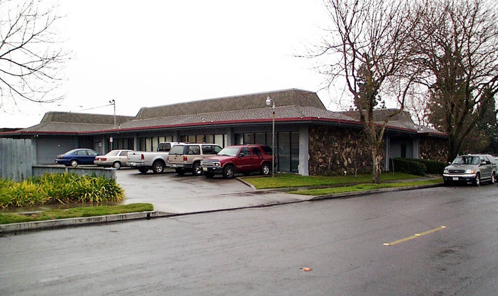 1035 W Robinhood Dr, Stockton, CA à louer - Photo de l’immeuble – Image 2 sur 10