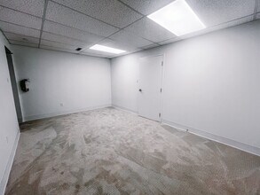 743 Wellington Rd, London, ON à louer Photo intérieure– Image 2 sur 3