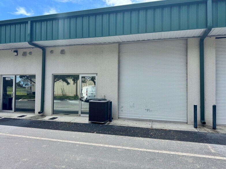 1957 Barber Rd, Sarasota, FL à louer - Photo principale – Image 1 sur 6