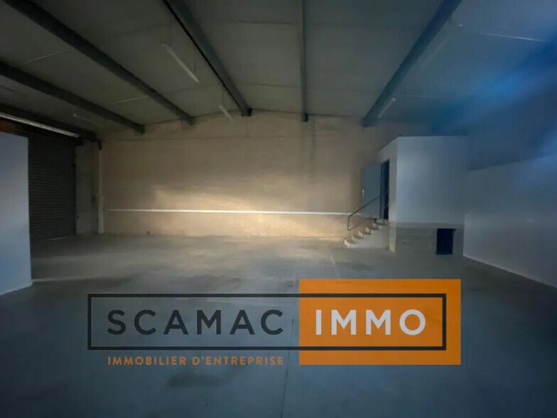 Industriel/Logistique dans Châteauneuf-les-Martigues à louer - Photo de l’immeuble – Image 2 sur 6