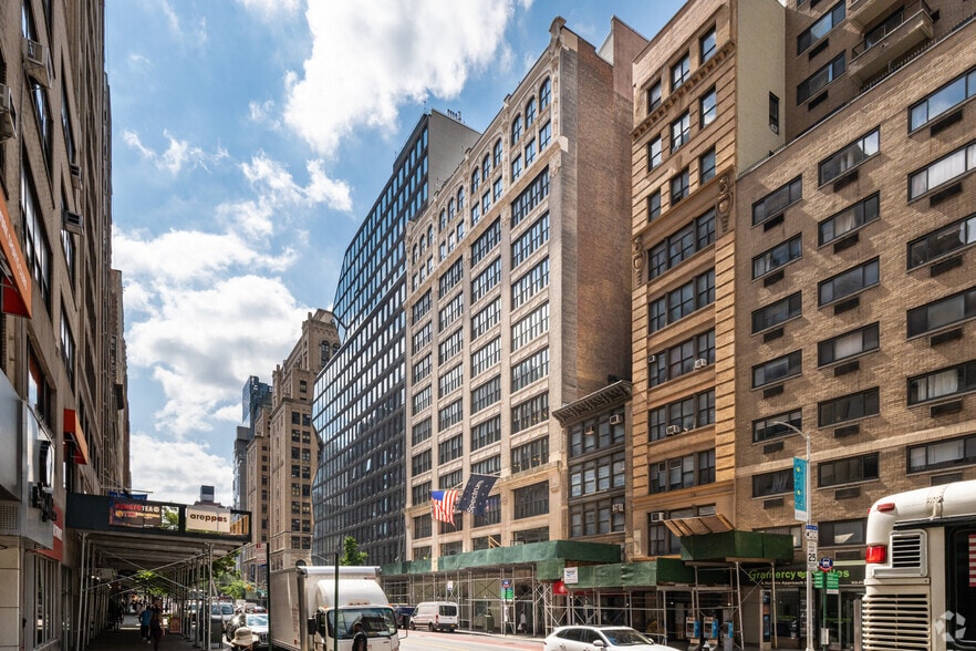 120 E 23rd St, New York, NY à louer - Photo de l’immeuble – Image 3 sur 7