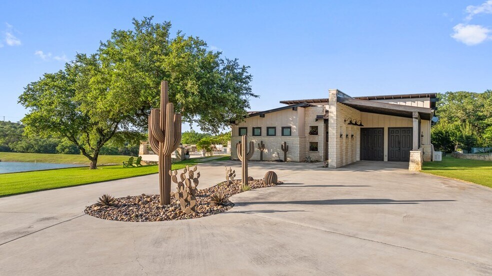 101 Rolling Hills Rd, Blanco, TX à vendre - Photo principale – Image 2 sur 40