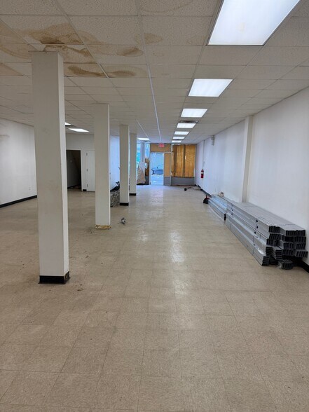 1746 Pitkin Ave, Brooklyn, NY à louer - Photo de l’immeuble – Image 3 sur 21