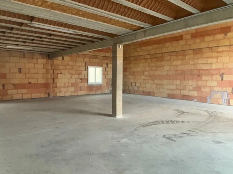 Local d’activités dans Bezouce à louer - Photo intérieure – Image 3 sur 11