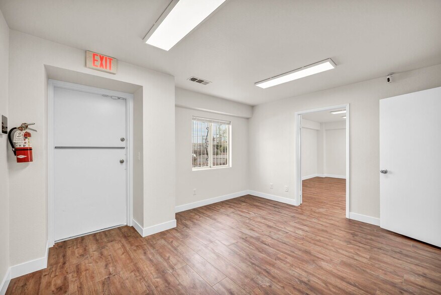 4040 Arcata Way, North Las Vegas, NV à louer - Photo de l’immeuble – Image 3 sur 52