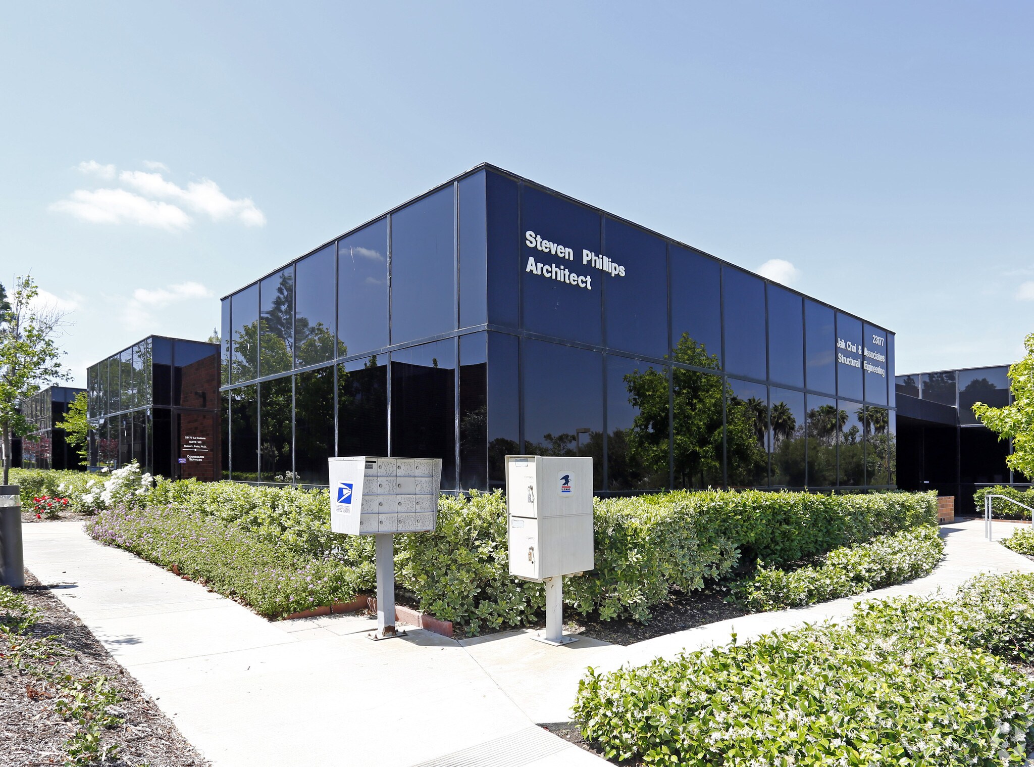 23175-23177 La Cadena Dr, Laguna Hills, CA à louer Photo principale– Image 1 sur 31