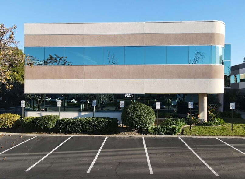 9609 Waples St, San Diego, CA à louer - Photo de l’immeuble – Image 3 sur 3