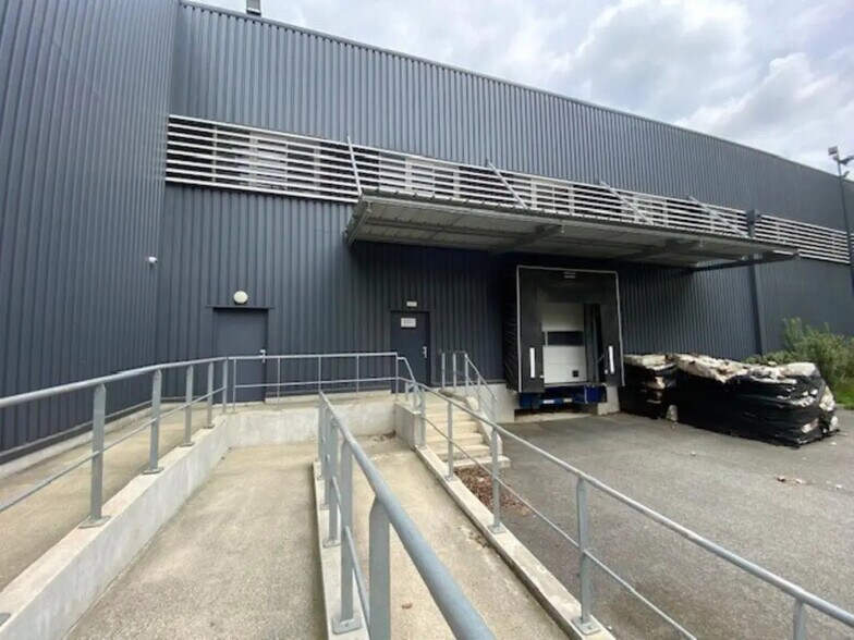 Local d’activités dans Aix-en-Provence à louer - Photo de l’immeuble – Image 3 sur 7