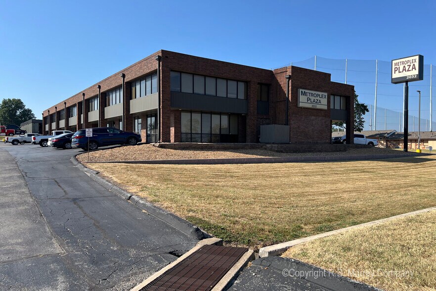 2032 E Kearney Rd, Springfield, MO à vendre - Photo de l’immeuble – Image 1 sur 5