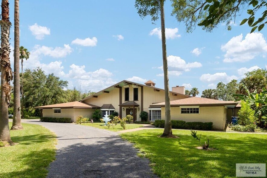 1 Frost Ln, San Benito, TX à vendre - Photo principale – Image 1 sur 43