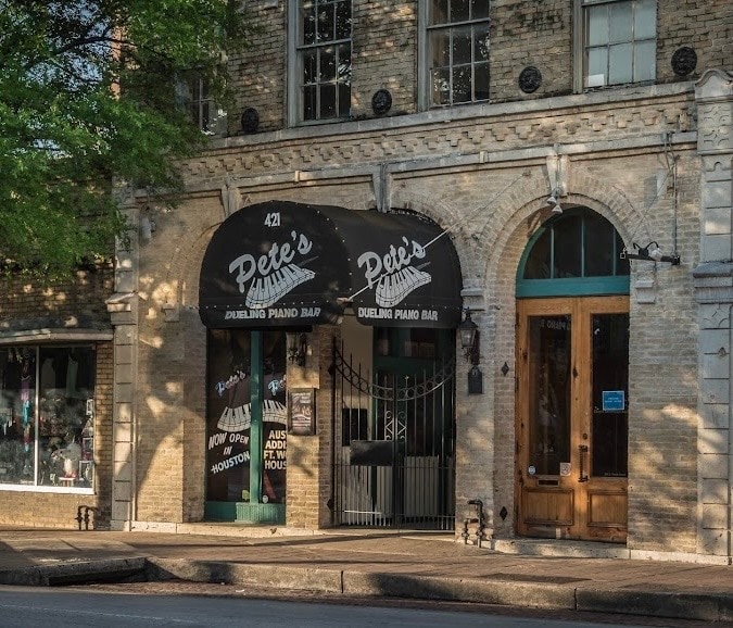 421 E 6th St, Austin, TX à louer Photo de l’immeuble– Image 1 sur 1