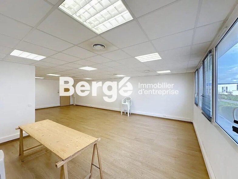 Bureau dans Mougins à louer - Photo de l’immeuble – Image 2 sur 4