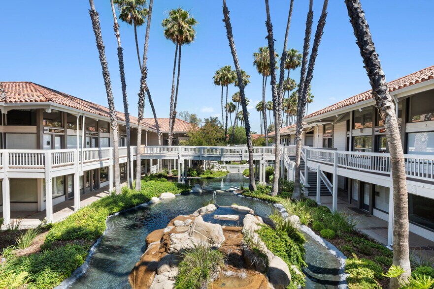 850 Hampshire Rd, Westlake Village, CA à louer - Photo de l’immeuble – Image 2 sur 7