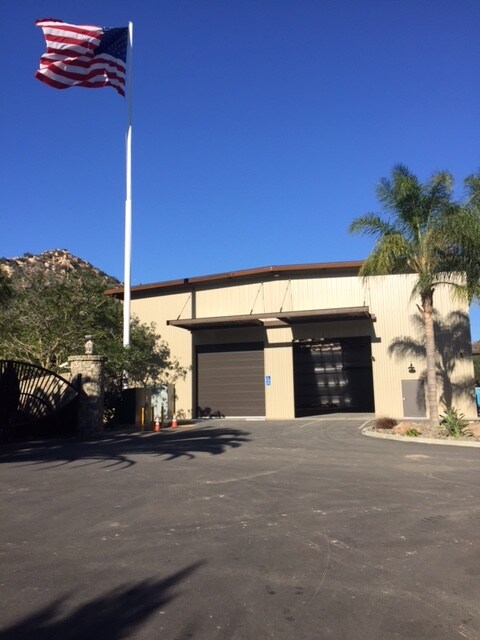 2525 Old Highway 395, Rainbow, CA à louer Photo principale– Image 1 sur 18