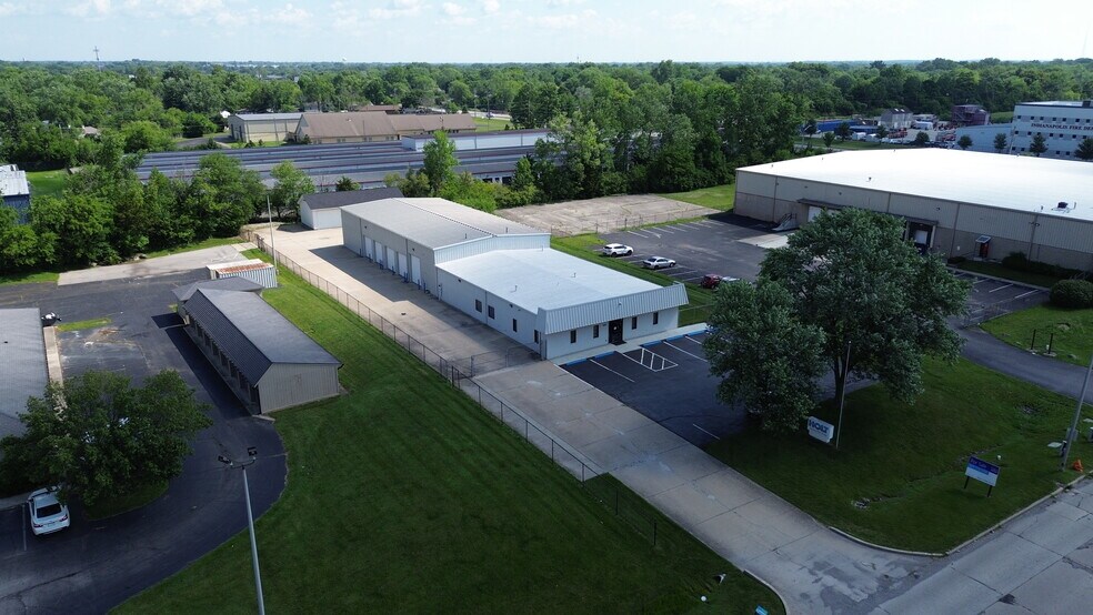 8846 E 33rd St, Indianapolis, IN à louer - Photo de l’immeuble – Image 1 sur 6