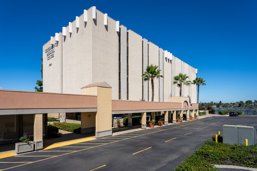 Grossmont Center Dr, La Mesa, CA à louer - Photo de l’immeuble – Image 2 sur 7