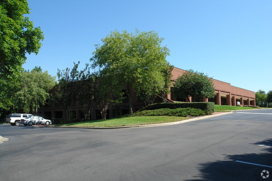 1338 Hundred Oaks Dr, Charlotte, NC à louer - Photo de l’immeuble – Image 2 sur 4