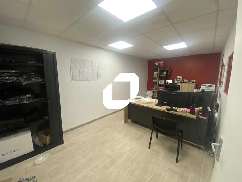 Local d’activités dans Saint-Médard-en-Jalles à louer - Photo de l’immeuble – Image 2 sur 6