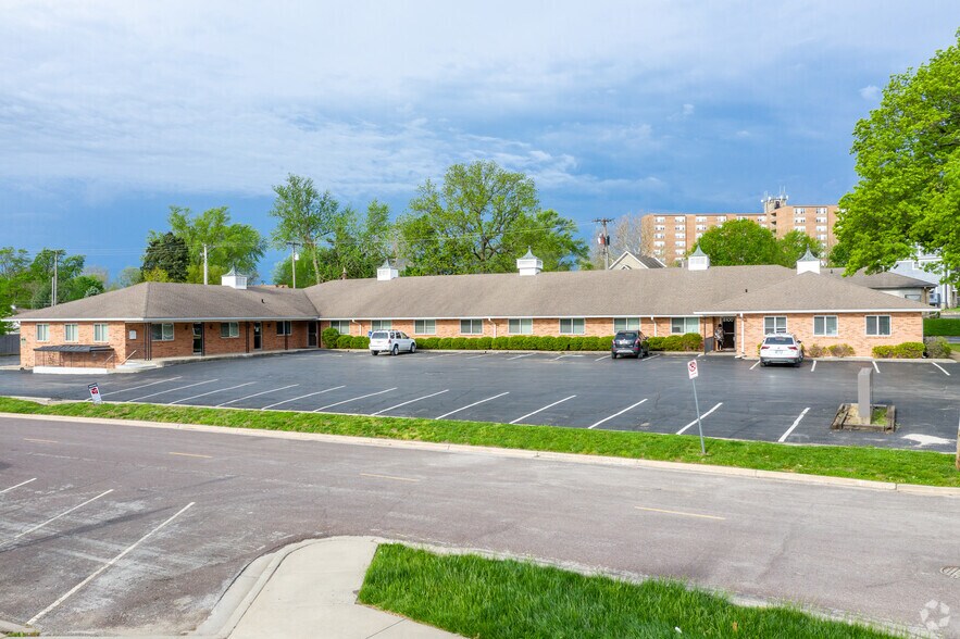 8100 Marty St, Overland Park, KS à louer - Photo de l’immeuble – Image 2 sur 5