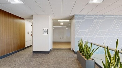 5901 Peachtree Dunwoody Rd NE, Atlanta, GA à louer Photo intérieure– Image 1 sur 14