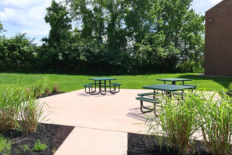 939 E Park Dr, Harrisburg, PA à louer - Photo de l’immeuble – Image 3 sur 6