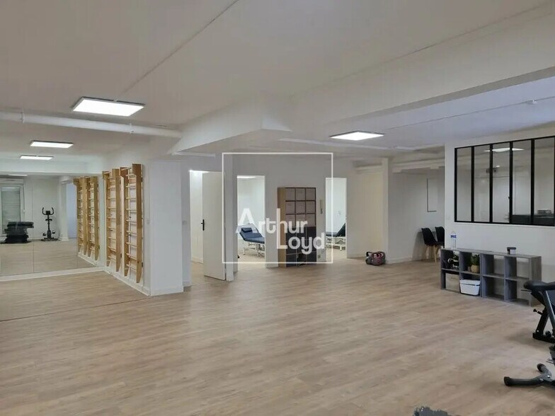 Local d'activités dans Melun à vendre - Photo de l’immeuble – Image 2 sur 7