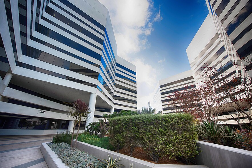 1230 Rosecrans Ave, Manhattan Beach, CA à louer - Photo de l’immeuble – Image 2 sur 10