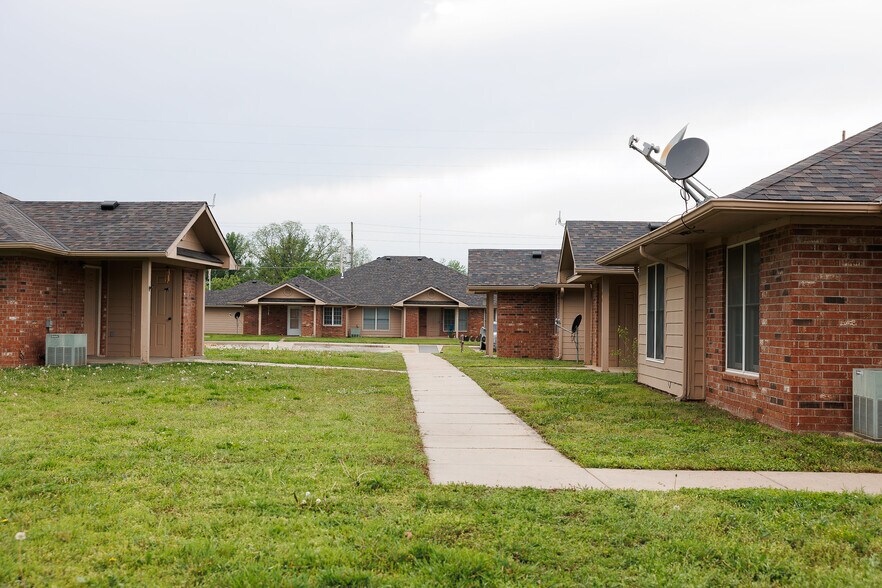 1703 N 3rd St, Neodesha, KS à vendre - Photo de l’immeuble – Image 3 sur 6