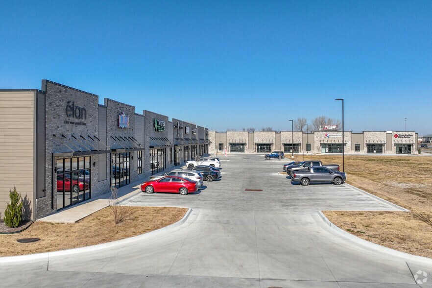 314 E 5th Ave, Owasso, OK à louer - Photo de l’immeuble – Image 3 sur 13