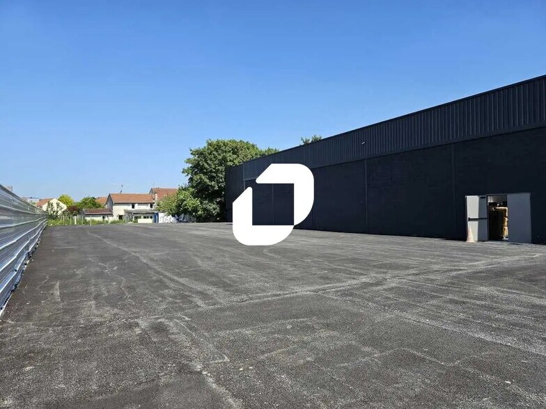 Terrain dans Le Mesnil-Amelot à louer - Photo de l’immeuble – Image 3 sur 6