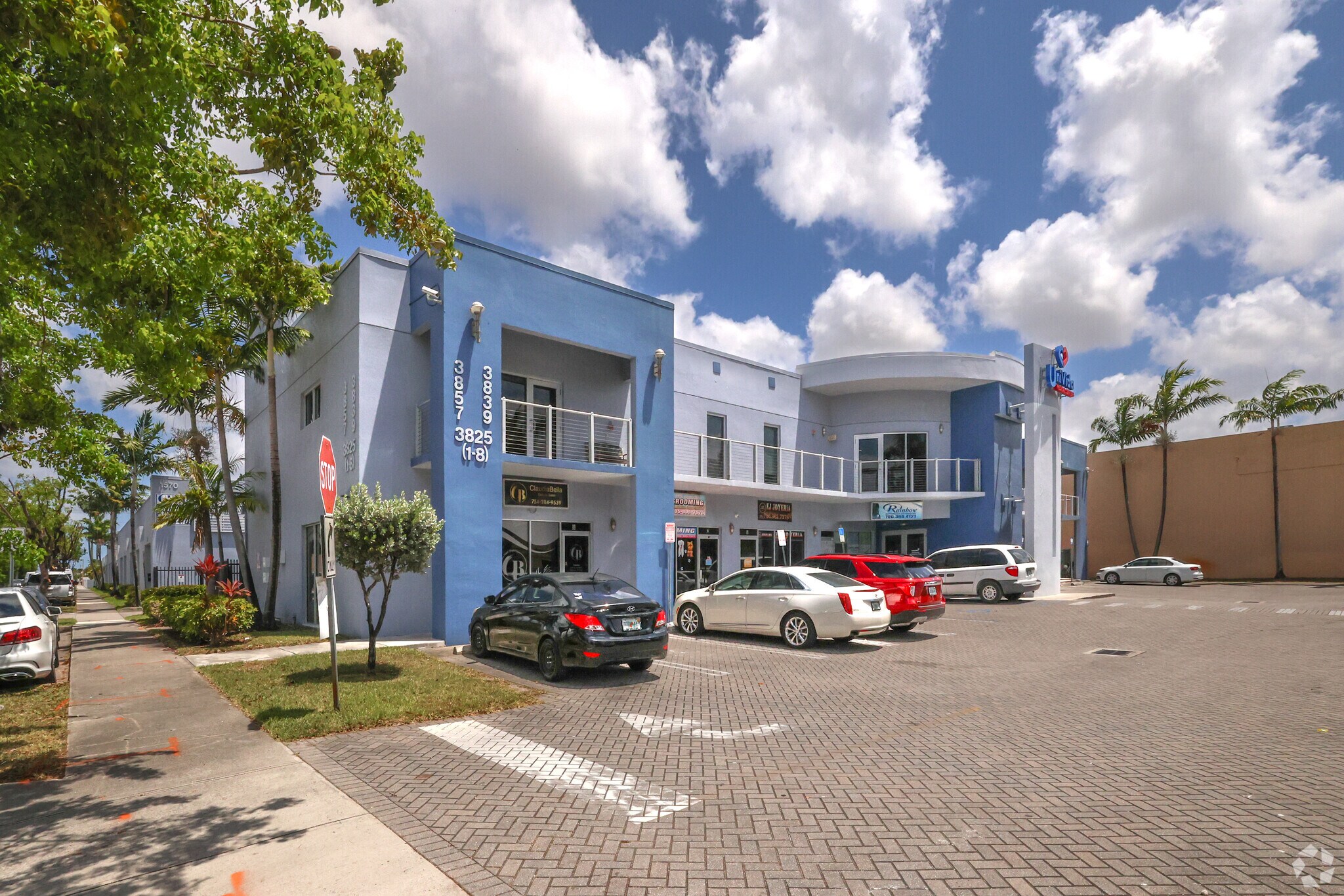 3825 W 16th Ave, Hialeah, FL à louer Photo principale– Image 1 sur 13