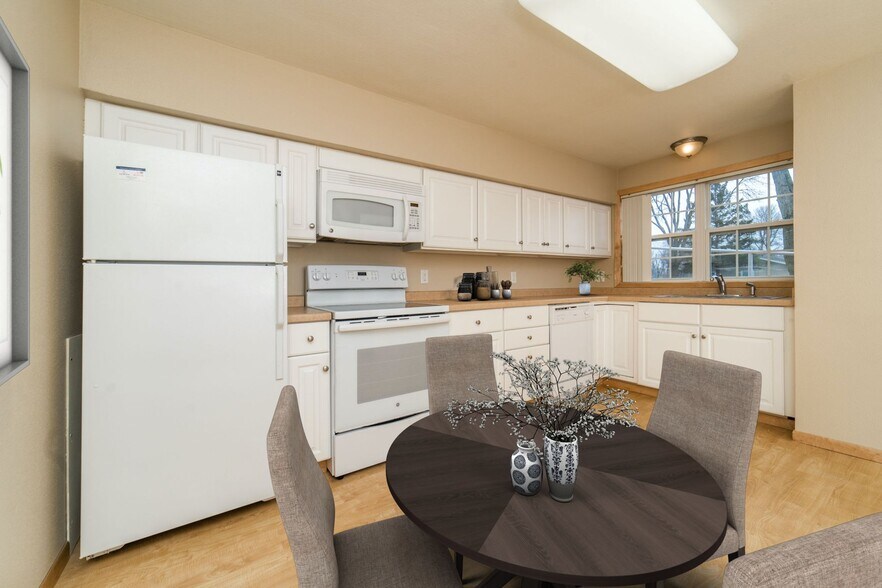 1234 N Broadway, Fergus Falls, MN à vendre - Photo de l’immeuble – Image 2 sur 18