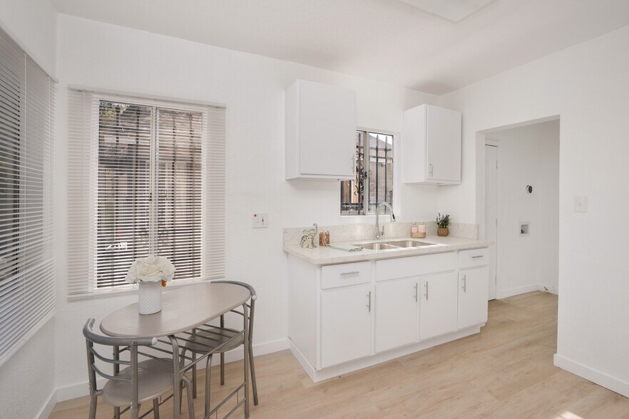 9309 S Broadway, Los Angeles, CA à vendre - Photo de l’immeuble – Image 2 sur 8
