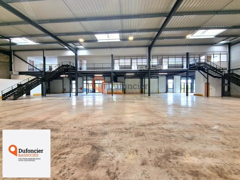 Local d’activités dans Poitiers à louer - Photo de l’immeuble – Image 3 sur 26