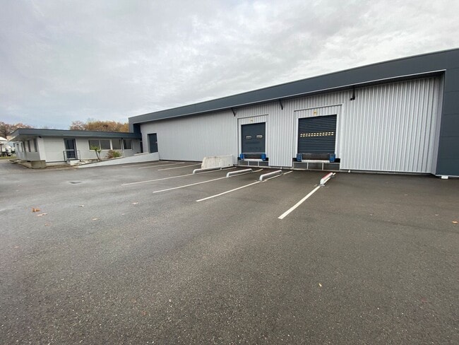 Plus de détails pour Local d’activités à vendre