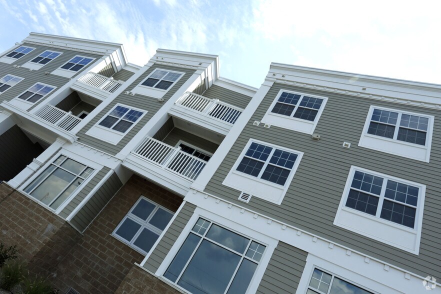 2 Hennessey Blvd, Atlantic Highlands, NJ à louer - Photo de l’immeuble – Image 3 sur 37